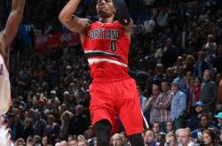 雷速体育-开拓者客场惊险逆转国王，利拉德砍下绝杀关键球