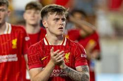 雷速体育电脑版官网下载-利兹联后卫遭受罚牌，球队或受制裁的简单介绍