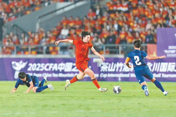 中国女足在国际比赛中大获全胜