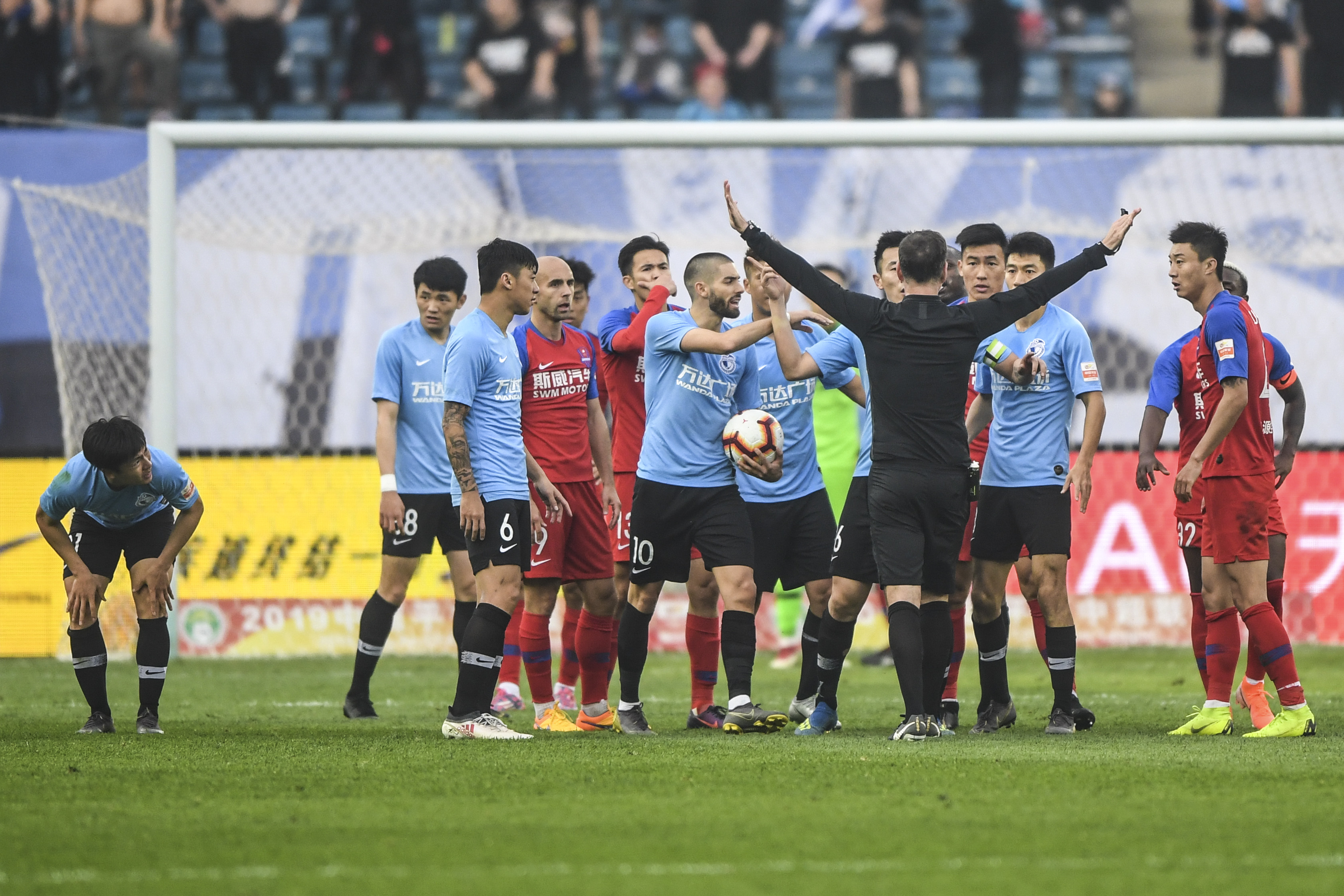 重庆斯威队客场战平对手，表现平稳