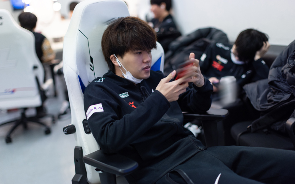 包含V5碾压CLG,Doinb操刀奇招英雄翻盘宿命之战入围赛,成为赛场最大亮点的词条 包含V5碾压CLG,Doinb操刀奇招英雄翻盘宿命之战入围赛,成为赛场最大亮点的词条