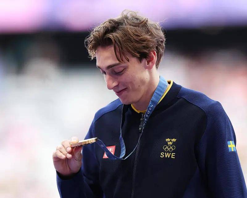 包含奥运会选手刷新世界纪录，震撼全场的词条